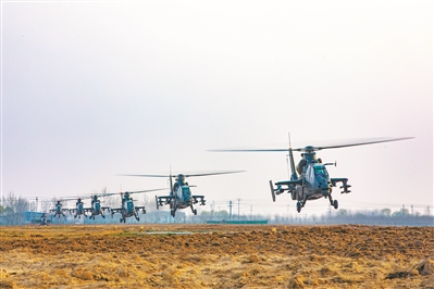 第80集团军某旅组织直升机编队飞行训练