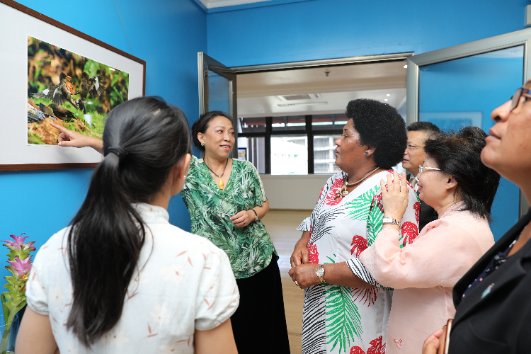 斐济总统夫人首访斐济中国文化中心 