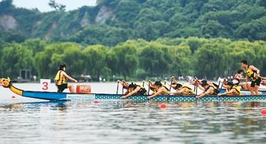  The first international famous school ecological regatta was held