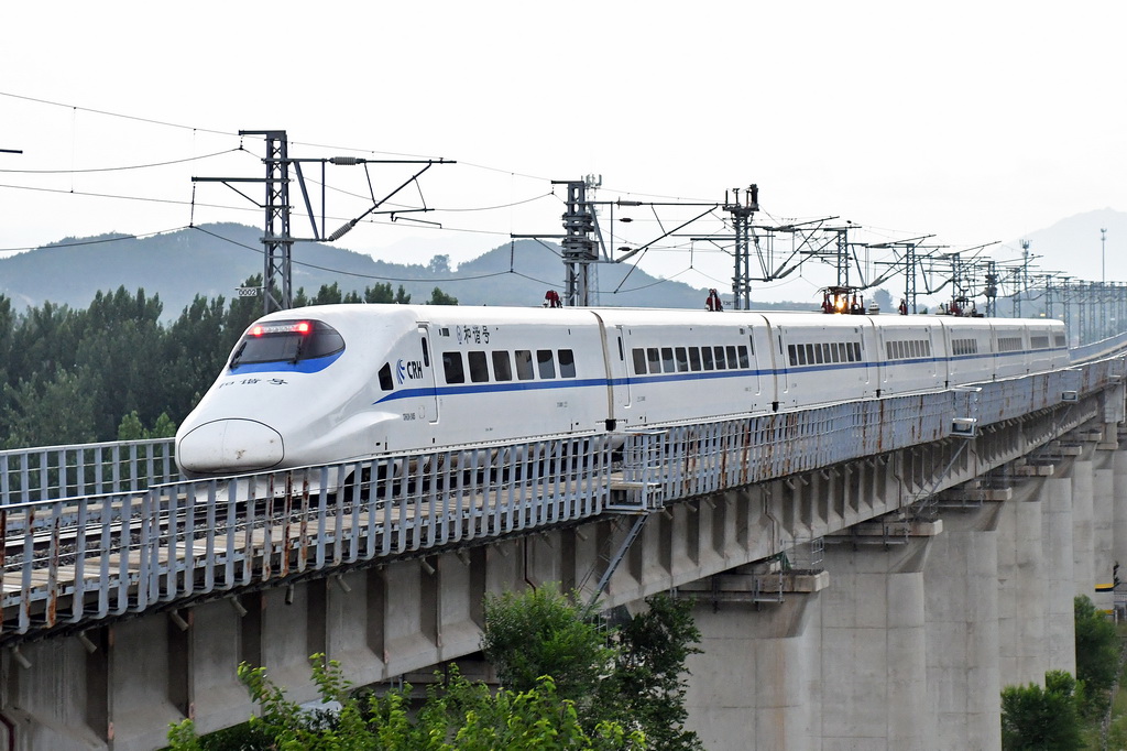 全国铁路6月15日实行新的列车运行图