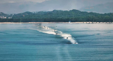 海浪与装甲车竟然这么搭