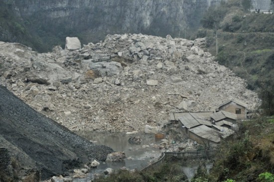 2月18日,贵州黔东南州凯里市龙场镇渔洞村,山体滑坡现场.