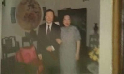 1994年孔令仪夫妇陪同宋美龄返台探视病重的孔令伟时在士林官邸的