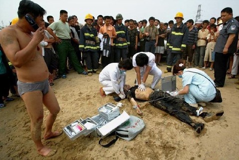 中国自杀人口_中国每年25万人死于自杀-我国每年25万人死于自杀 系青壮年人群(3)