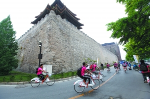 騎上自行車游北京東城 探尋皇家風范和市井文化