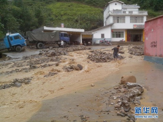 渝滇川三地暴雨袭击引发洪涝