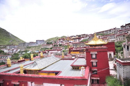 甘丹寺:藏传佛教格鲁派第一座寺院