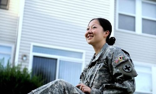 美军征兵吸引大批华人女性报名 可快速入籍