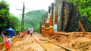 京广线乐昌图片:京广线沿线多处塌方乘客被困隧道14小时