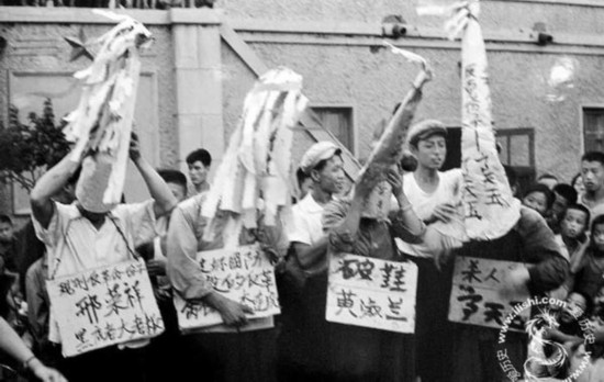 喻屏,被批斗者之一,1960年12月至1966年1月兼任中共中央东北局组织部