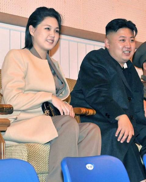 朝鲜第一夫人李雪主新套装亮相 时尚造型进阶盘点【15】