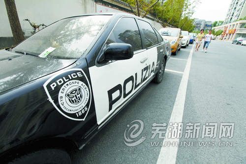 私家车喷漆变身外国警车 交警:违规(图)