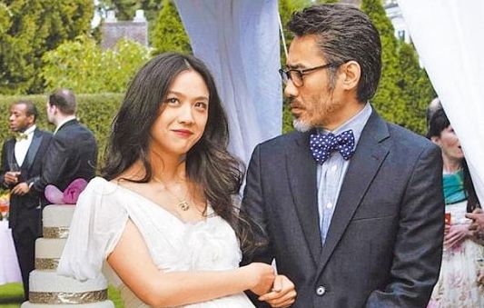 婚纱是电影_动漫婚纱情侣头像(2)