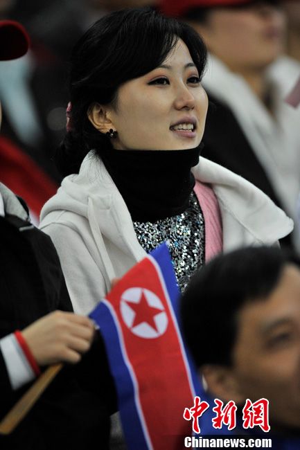亚运动会:朝鲜夺男足金牌 朝美女啦啦队抢眼(图