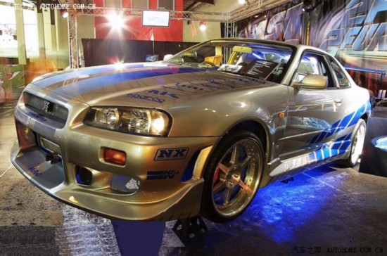 片中这辆1998年的日产skyline r34 gt-r为保罗·沃克私人所有