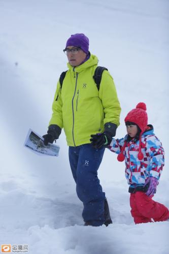 《爸爸》萌娃奶爸雪乡大战 森碟捧雪球美丽冻