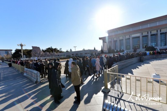 北京:各地群众参观毛主席纪念堂