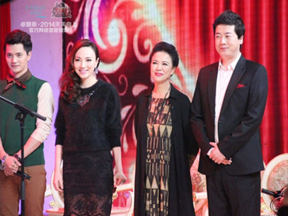 节目首先登场的是作为中国歌剧界代表人物之一的女高音歌唱家金曼