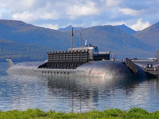 俄罗斯一艘奥斯卡级核潜艇起火 黑烟滚滚【12】