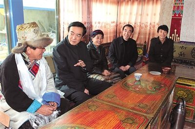 4月12日,自治区党委书记陈全国在山南地区贡嘎县调研