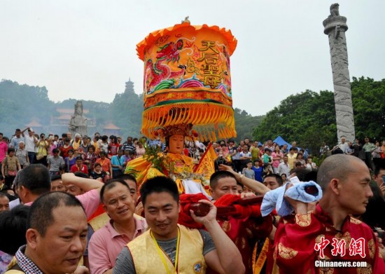 广州南沙天后宫举行盛大妈祖诞祭拜及巡游活