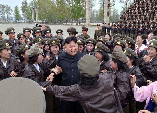 朝鲜国土 人口与军队_朝鲜领导人金正恩新年视察军队 高清组图