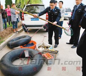 男子开著路虎灞河电鱼 执法队员现场没收捕鱼工具