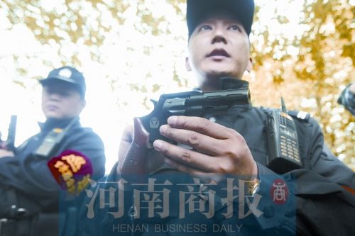 郑州特警PTU成立 配备巡逻车防暴盾冲锋枪防