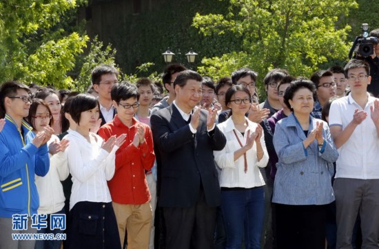 习近平在北京大学考察(组图)