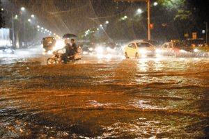 深圳高挂暴雨橙色预警 今明雷电交加暴雨倾泻