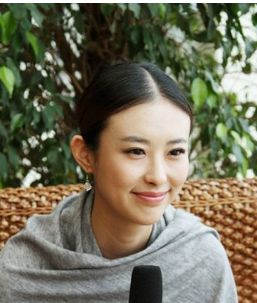 翟凌婚后首受访:与老公相识于旅途 定居加拿大