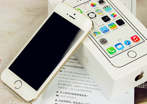 图为 iphone 5s 金色正面(图片来自互联网)