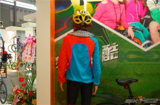 上海展欧亚马的时尚骑行服