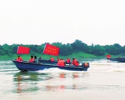 桂平市举行民兵应急分队水上救援训练