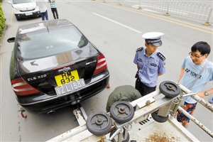 深圳交警查扣粤港两地牌违法车 171辆车涉嫌多