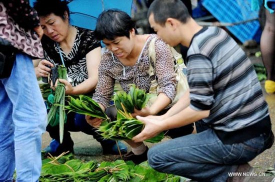 People prepare Zongzi for Dragon Boat Festival