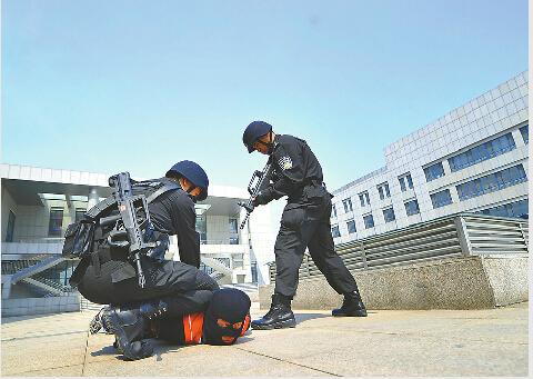 济南狙击手详解民警用枪 练习时要求一枪毙命