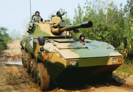 解放军新型轮式122毫米自行火炮