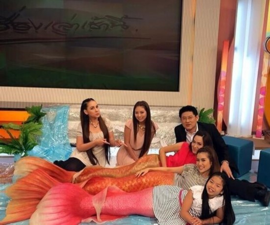 泰国流行模仿美人鱼 画面太美不敢看!