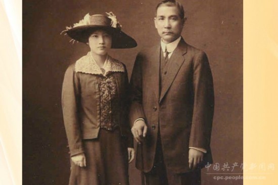 月25日孙中山与宋庆龄在日本结婚,图为1916年4月24日他们补拍的结婚照