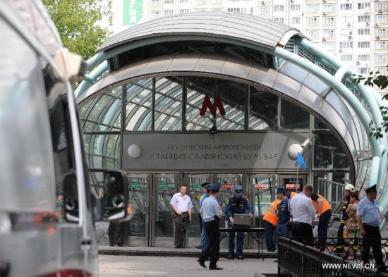 Rescuers and repair personnel work outside the Slavyanski Bulvar subway station in Moscow, capital of Russia, on July 15, 2014. At least 16 people have been confirmed dead after a metro train derailed in Moscow during the morning rush hour on Tuesday, Russian Emergency Situations Minister Vladimir Puchkov said.