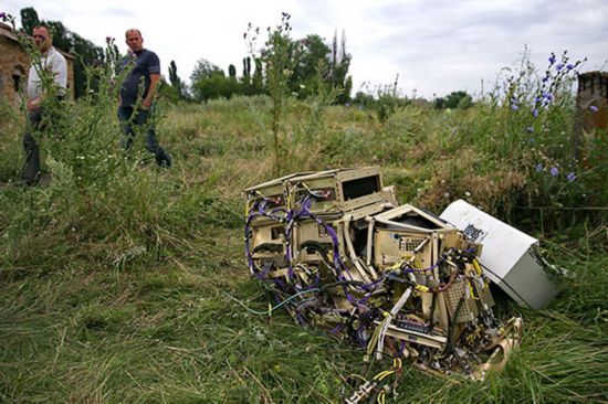 马航mh17航班遇难者遗体组图3