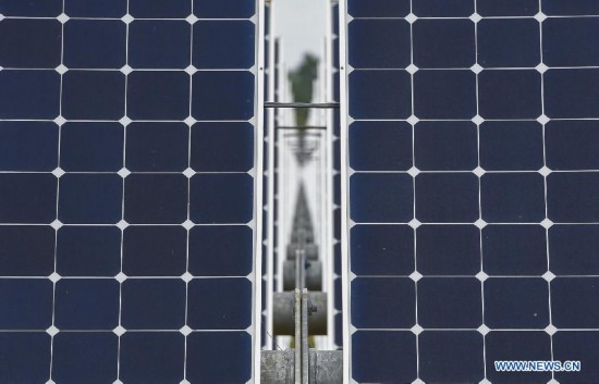 Photo taken on July 22, 2014 shows the solar panels at Apple Data Center in Maiden, North Carolina, the United States. Running entirely on renewable energy, the Apple Data Center in Maiden, North Carolina, reduces energy consumption and greenhouse emission.