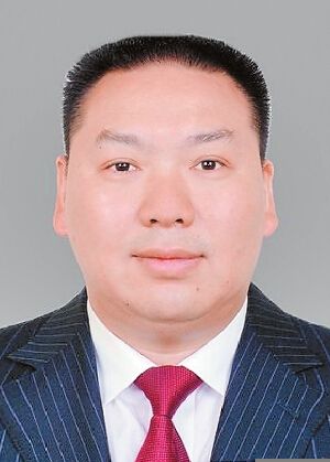 历任省第六建筑工程公司工程处副主任,经营部主任,省第六建筑工程公司