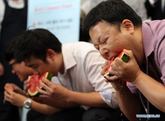 July 28 is the day South Koreans eat healthy food such as 'Samgyetang' (chicken and ginseng soup), and fresh fruit in the belief that they can help them survive the summer heat. 