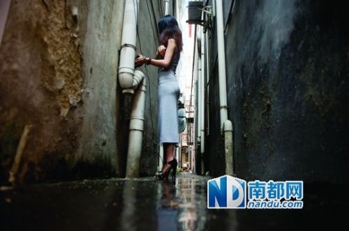 东莞女模特半夜回家小巷内被强奸