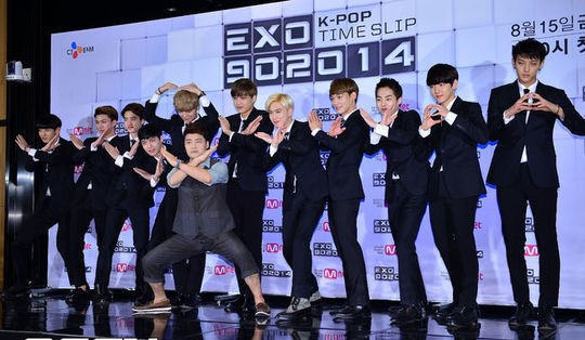 exo出席《exo 902014》记者会 鹿?发呆卖萌无止境