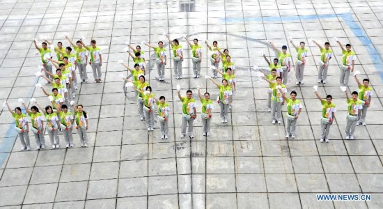 Volunteers line for Nanjing 2014 Youth Olympic Games 