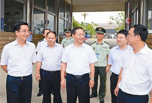 在邓小平同志诞辰110周年即将到来之际,8月17日至19日,自治区党委书记