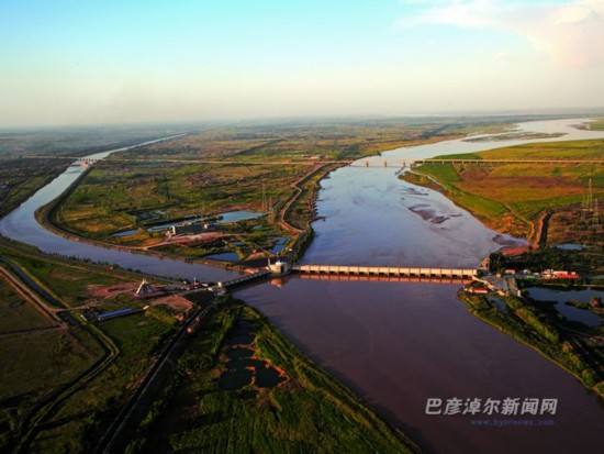 内蒙盟市经济总量_经济发展图片(2)